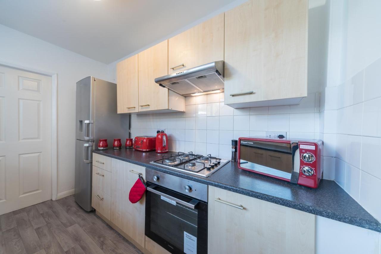 3 Bedroom Saks - 2 Living Area House In Newland Ave Hull Кінгстон-апон-Галл Екстер'єр фото