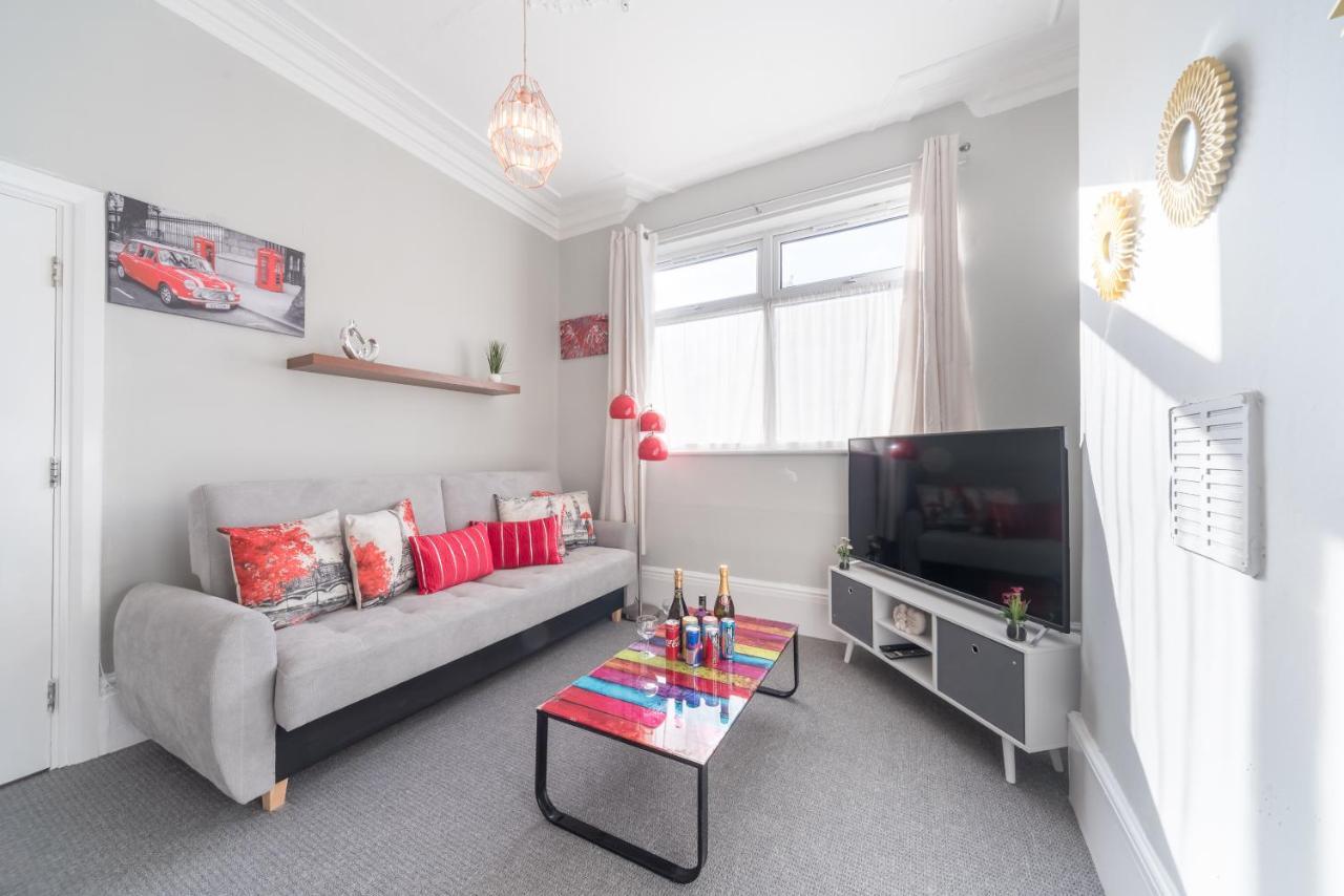 3 Bedroom Saks - 2 Living Area House In Newland Ave Hull Кінгстон-апон-Галл Екстер'єр фото